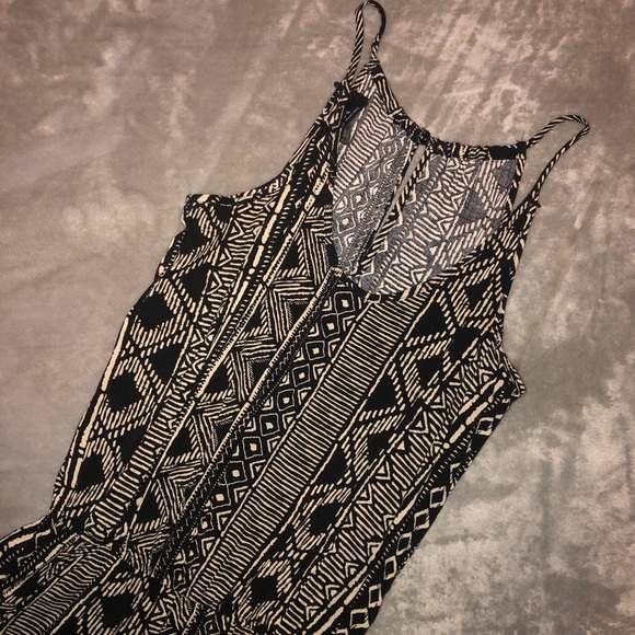 Aztec print romper with pockets and keyhole back - Picture 2 of 8